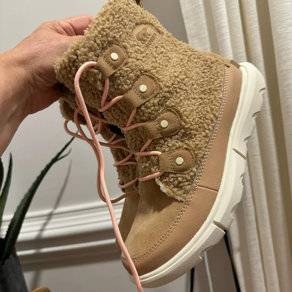 SOREL Joan shearling ankle boots Size 7.5